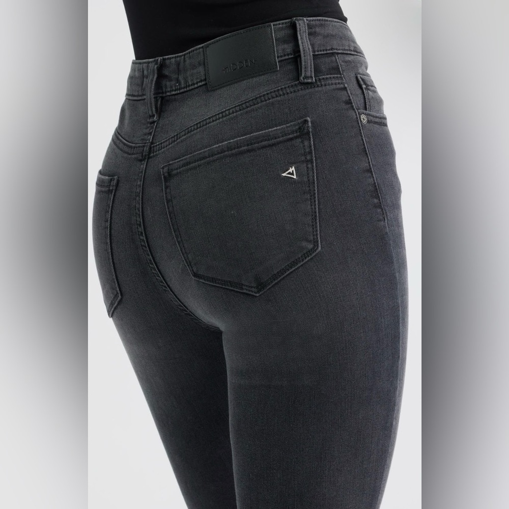 HIDDEN JEANS Fray Hem Crop Flare Jeans - Picture 2 of 5